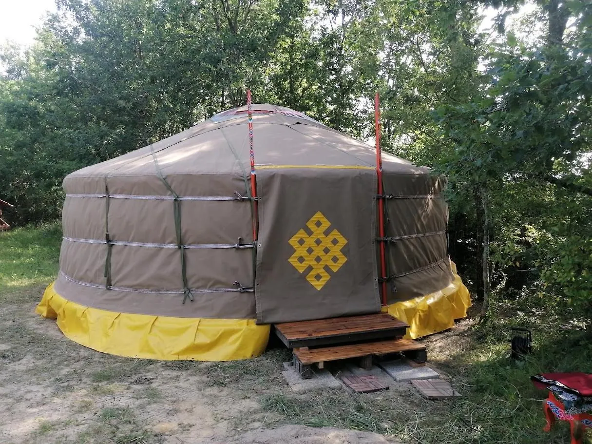 Yourte Mongole Aux Nuits Insolites D'Argoumbat Beaumont-de-Lomagne Frankreich